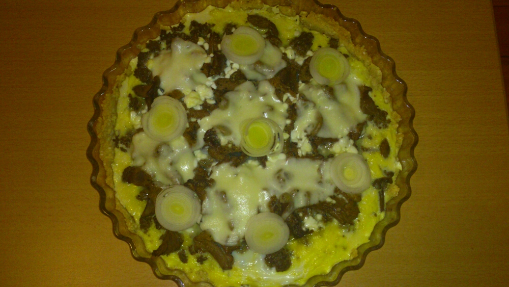 Glutenfri paj svamp och köttfärs.